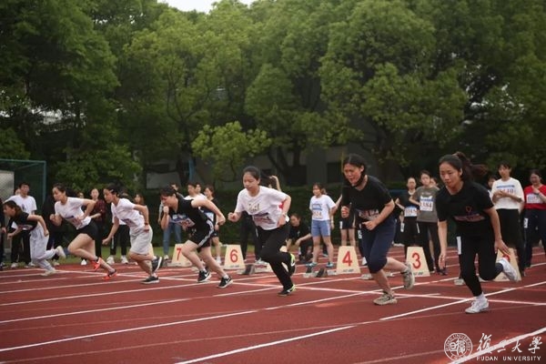 绿茵体育移动办公OA系统手机版APP包下载中心