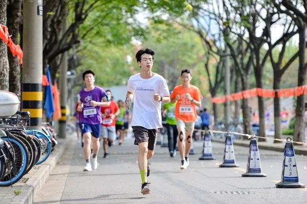 绿茵体育移动办公OA系统手机版APP包下载中心