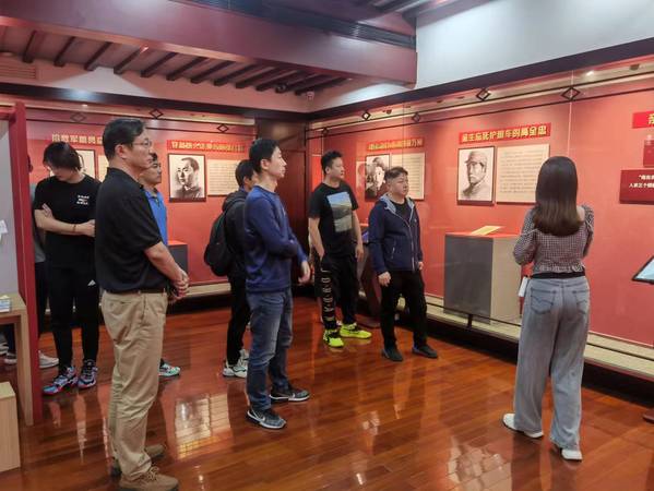 绿茵体育通用行业大宗贸易综合服务网页标准配置