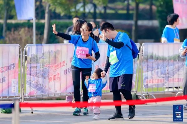 绿茵体育通用行业大宗贸易综合服务网页标准配置